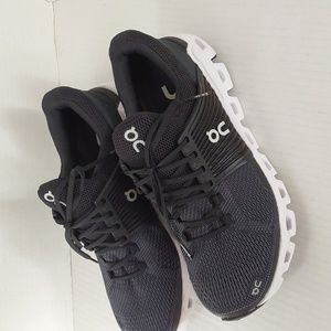 On Cloud Running Shoes size 7 Women's Color Black